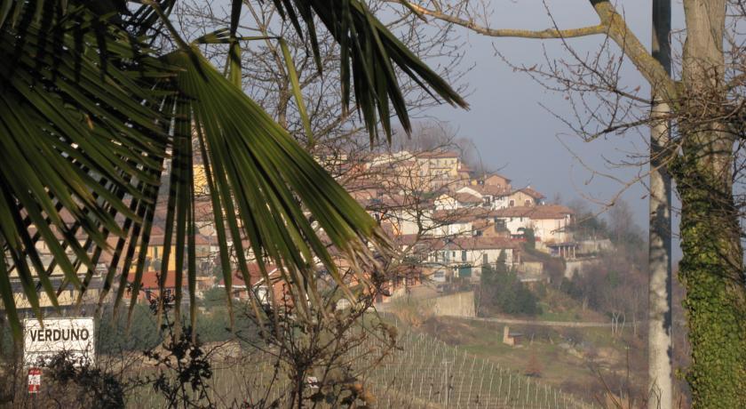 Cascina Arcangelo Raffaele Verduno Exteriör bild